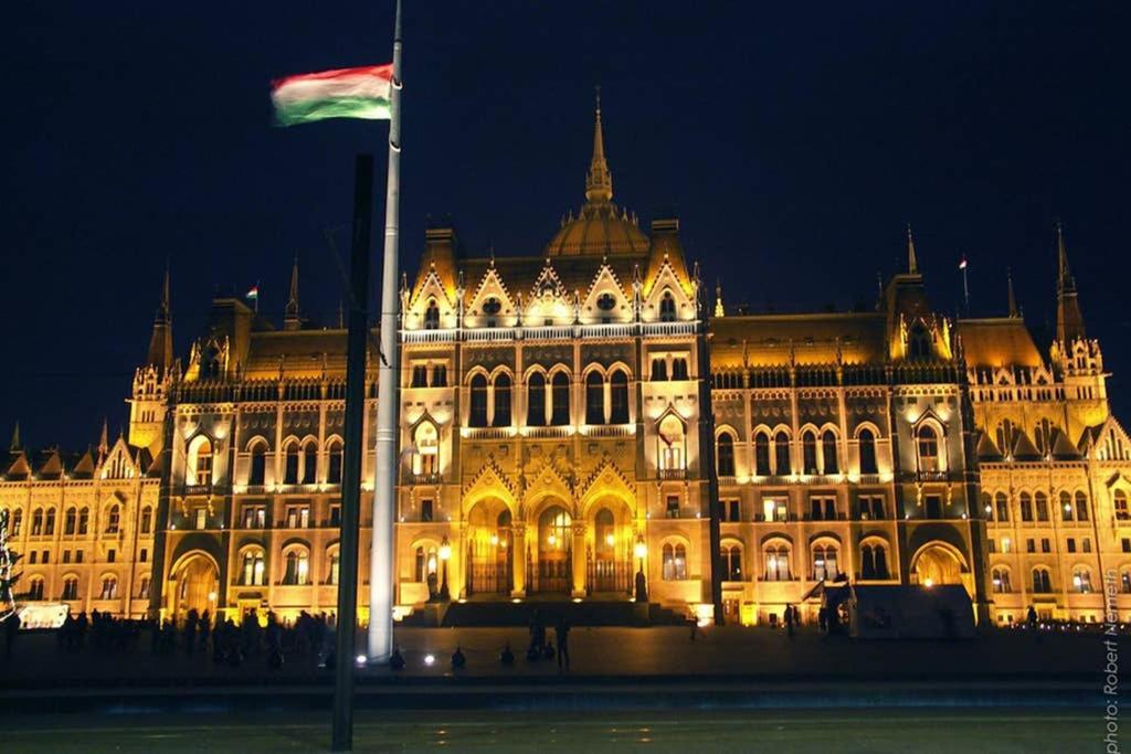 Nice And Cozy Apartment Next To The Parliament ブダペスト エクステリア 写真