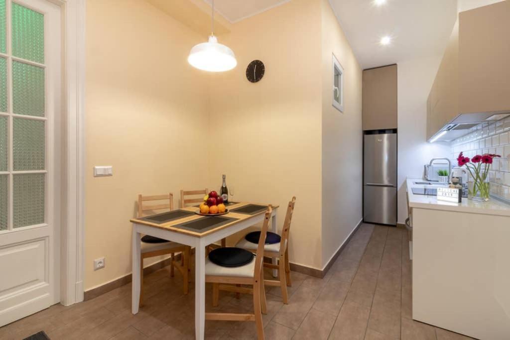 Nice And Cozy Apartment Next To The Parliament ブダペスト エクステリア 写真